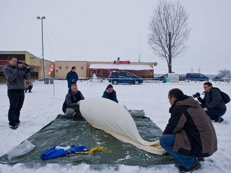 Na Huslenky spadl balon halušek. Přiletěl ze Slovenska