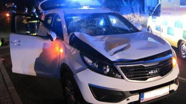 Střet osobního vozidla s chodcem v Halenkově na Vsetínsku.