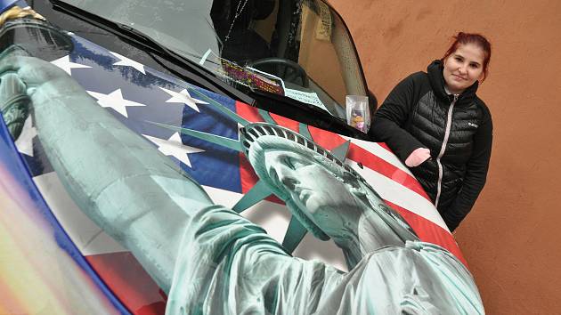 Kemp Ranč Bystřička v Bystřičce na Vsetínsku hostil od pátku do neděle 19. - 21. června 2020 další ročník Srazu majitelů amerických vozidel - US Cars. Na snímku Eliška Stupková se svým vozem Chrysler PT Cruiser z roku 2001.