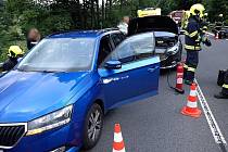 Hromadná nehoda dvou osobních vozů a motocyklu v Rožnově pod Radhoštěm 6. července 2022