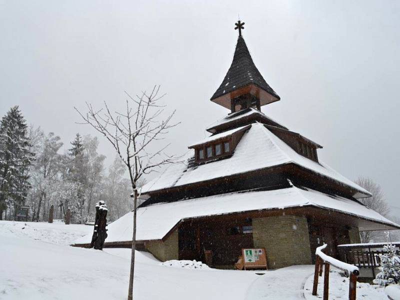 Vrchol Soláně pokryl ve středu 19. dubna 2017 sníh. Třebaže podle kalendáře už by dávno mělo panovat jaro.