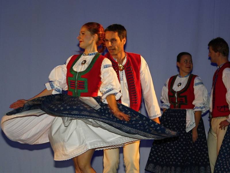 Galaprogramem oslavil v sobotu vsetínský Soubor valašských písní a tanců Jasénka sedmdesáté výročí svého založení.