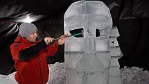 Ledosochání na Pustevnách.Ledový sochař Adam Bakoš.