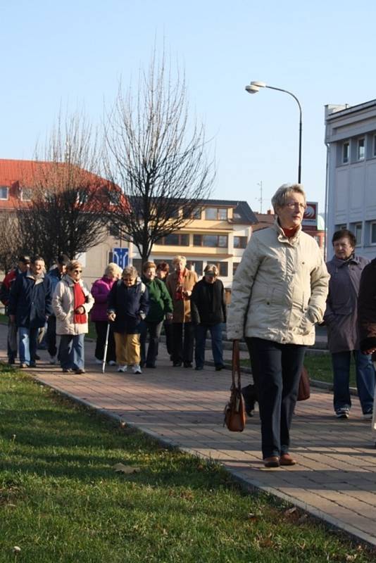 Účastníci pochodu se sešli u Městských lázní.