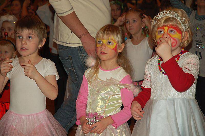Velký sál kulturního zařízení ve Valašském Meziříčí ovládl v sobotu 30. ledna dětský smích. Uskutečnil se tam totiž tradiční karneval.