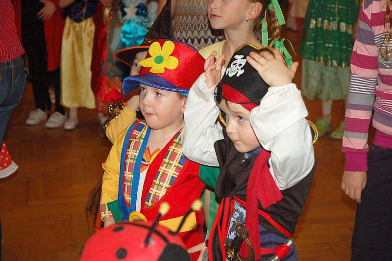 Velký sál kulturního zařízení ve Valašském Meziříčí ovládl v sobotu 30. ledna dětský smích. Uskutečnil se tam totiž tradiční karneval.