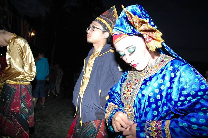 Centrem pozornosti milovníků folkloru se minulý týden stal Liptál. Už po čtyřicáté šesté se tu sešly folklorní soubory z celého světa.