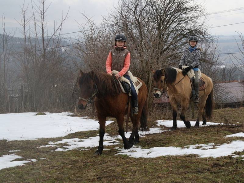 Duch hor v sobotu odemkl Pulčínské skály a zahájil tak turistickou sezonu na Valašsku.
