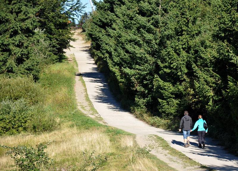 Hřebenová cesta z Pusteven k Cyrilometodějské kapli na Radhošti.