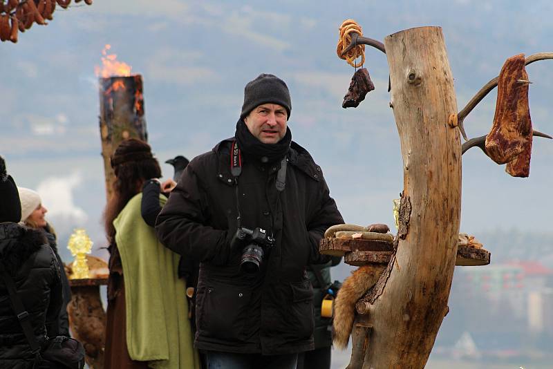 Herci a filmaři dokončili natáčení valašské pohádky Největší dar. V pátek 17. ledna 2020 dotáčeli v Podlesí záběry pro promo videa. Na snímku kameraman David Ployhar.