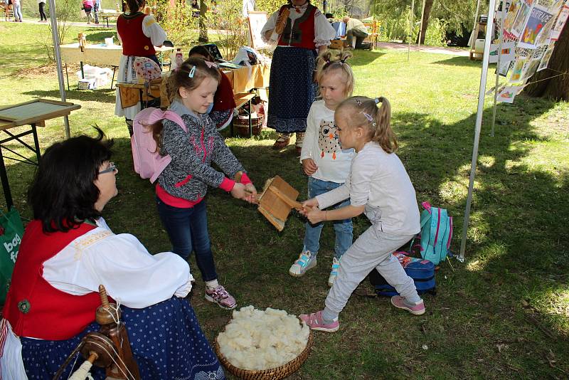 Děti všech věkových kategorií se 25. dubna 2019 bavily na 29. ročníku Dne Země v režii Alceda Vsetín