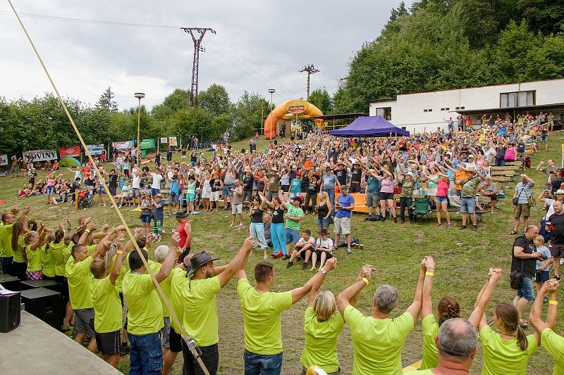 Diváci a pořadatelé na 21. ročníku country festivalu Starý dobrý western na scéně v Letním kině v Bystřičce na Vsetínsku. Festival se konal od pátku 2. srpna do neděle 4. srpna 2019