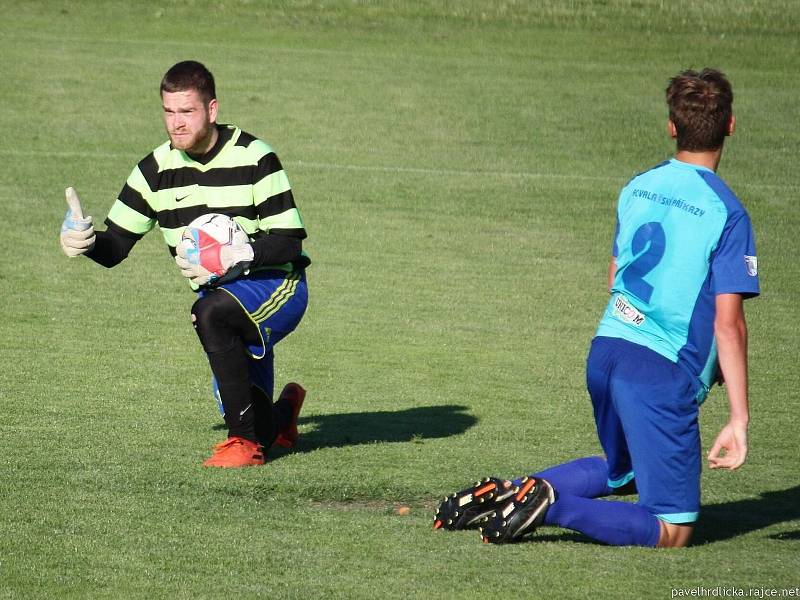 Fotbalisté Kelče (ve žlutém) v rámci předposledního kola I. A třídy skupiny A doma podlehli Valašským Příkazům 1:3.