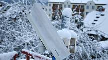 Zimní počasí na Hvězdárně Valašské Meziříčí v úterý 13. dubna 2021 ráno.