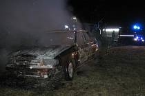 Požár auta v Hošťálkové.