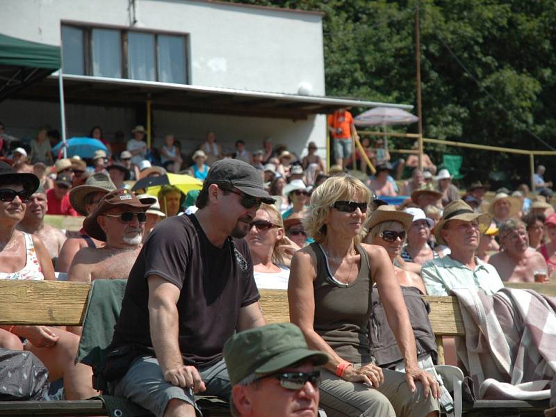 U přehrady Bystřička znělo country a bluegrass