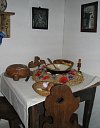 Tradiční štědrovečerní stůl. Z výstavy Valašské Vánoce 2008.