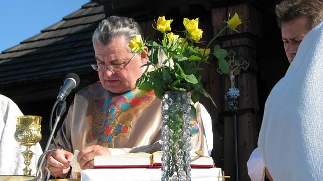 Kardinál Dominik Duka sloužil mši na Radhošti. Jeho slovům naslouchaly tisíce poutníků. 