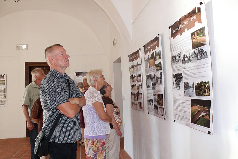 V úterý 20. června při příležitosti blížícího se výročí dvaceti let od ničivých povodní přijel do Valašského Meziříčí Heinrich Günther, velitel německé záchranářské organizace Technisches Hilfswerk (THW).