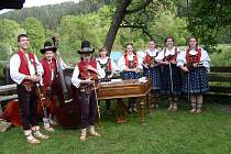 Malá Kotula svým vznikem a působením oživila dlouholetou tradici cimbálové hudby v Novém Hrozenkově.