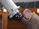 Zástupce ředitele valašskomeziříčské hvězdárny František Martinek se těší na jaro. Na oblohu vpluje planeta Saturn a 15. června nastane úplné zatmění Měsíce.