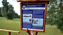 Informační tabule v Liptále místní části Bařiny připomínající sestřelení amerického bombardéru  B-17G dne 29. srpna 1944.