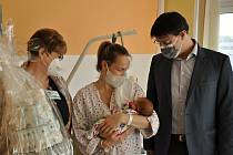 Prvním dítětem narozeným ve Vsetínské nemocnici v roce 2022 je Karolína Kubíková. Narodila se Lence Dvořákové ze Vsetína. Maminku s malou Karolínkou přišli v pondělí 3. ledna pozdravit ředitelka nemocnice Věra Prousková a vsetínský starosta Jiří Růžička.