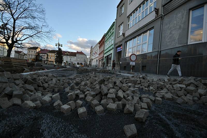 Valašské Meziříčí - meziříčské náměstí prochází celkovou obnovou