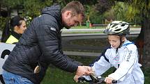 Mladí sluchově postižení cyklisté museli ve čtvrtek a v pátek (4. a 5. 10. 2018) ve Valašském Meziříčí prokázat, že zvládnou jízdu zručnosti i pravidel silničního provozu, práci s mapou či první pomoc.