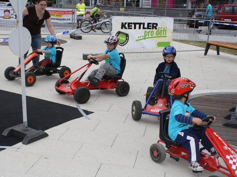 Deset nových vítězů a držitelů žlutého trikotu Tour de Kids bylo dekorováno v neděli ve Vsetíně. 