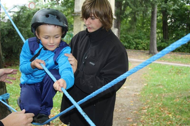 Na start se kromě dospělých závodníků postavily také desítky dětí. Závodili kluci i holky z celého Rožnovska.