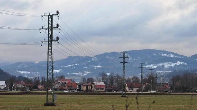 Dvě samostatné linky vedené napříč Horním Vsackem zajistí zimu bez výpadků proudu.