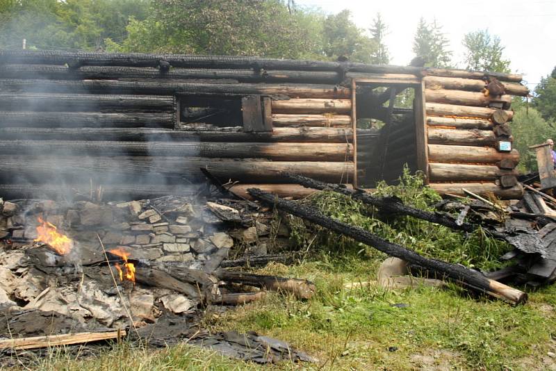 Ve středu dopoledne museli hasiči zasahovat u požáru na Horní Jasence.