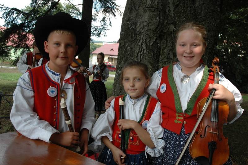 Centrem pozornosti milovníků folkloru se minulý týden stal Liptál. Už po čtyřicáté šesté se tu sešly folklorní soubory z celého světa.