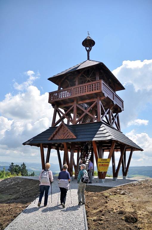 Meteorologická věž na vrcholu Maruška v Hošťálkové.