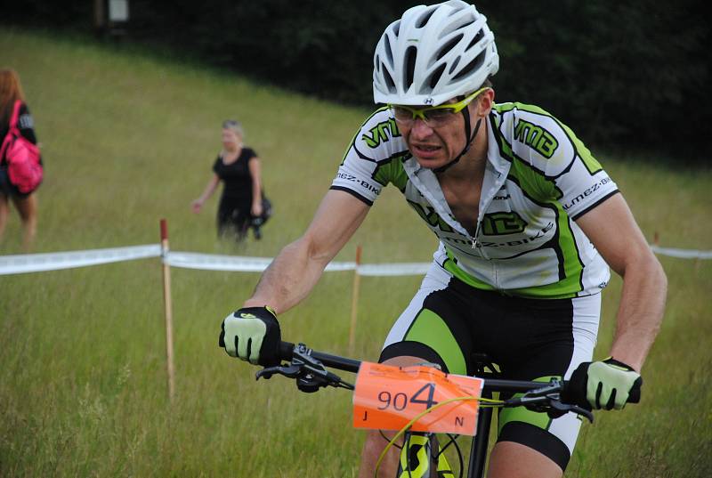 Sto osm bikerů, od žáků po veterány, se v sobotu 2. června 2018 vydalo na trať sedmého ročníku závodu horských kol Stavařská Spedos tisícovka, který stavební průmyslovka ve Valašském Meziříčí pořádá zároveň jako memoriál zdejšího učitele a výborného cykli