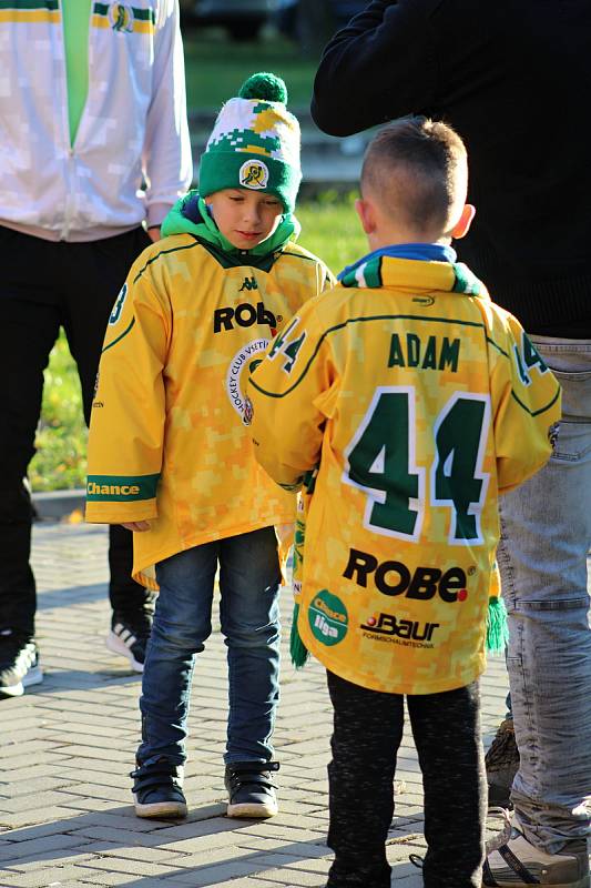 Vsetínští hokejoví fanoušci slavili v sobotu 12. října 2019 přesně na den 80. výročí založení klubu.