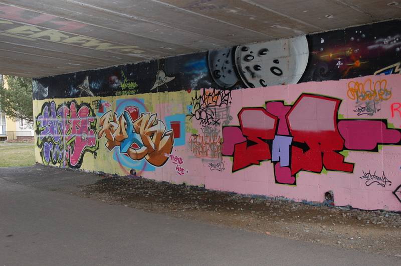 Graffiti ve Vsetíně, podchod u Penny Marketu, jedna z pěti legálních ploch na území města