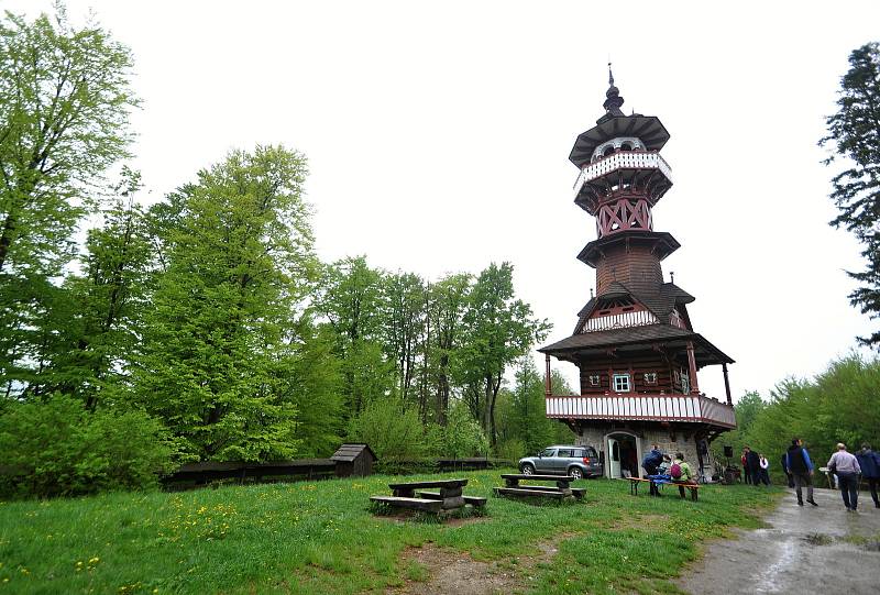 Jurkovičova rozhledna na Karlově kopci v Rožnově pod Radhoštěm oslavila 10. výročí otevření.