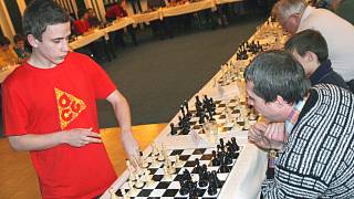 Mladý prostějovský šachista sehrál simultánku 30 partií - Prostějovský deník