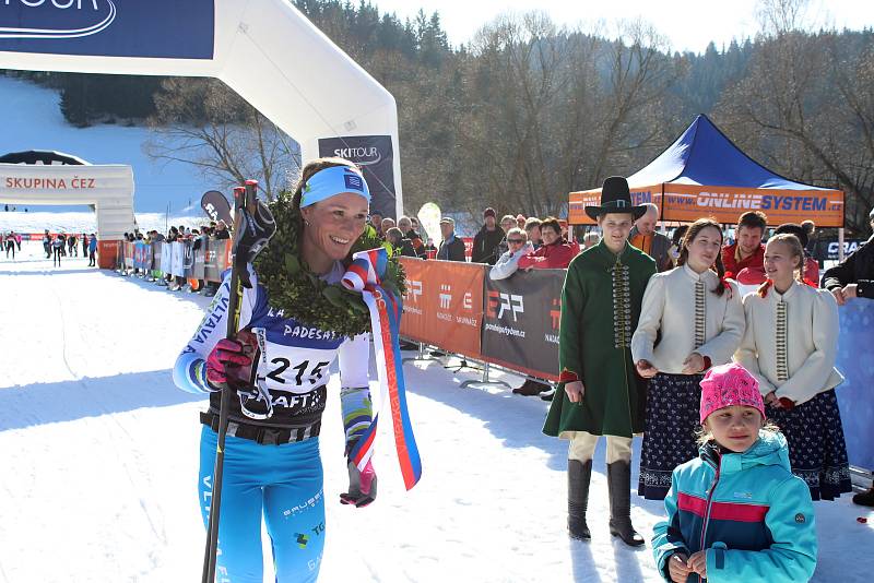 Karlovská 50, která se jela jako jeden ze závodů největšího seriálu zimních běhů na lyžích SkiTour 2019 se vydařila. Mezi ženami kralovala Adéla Boudíková, v celkovém pořadí dojela jedenáctá.