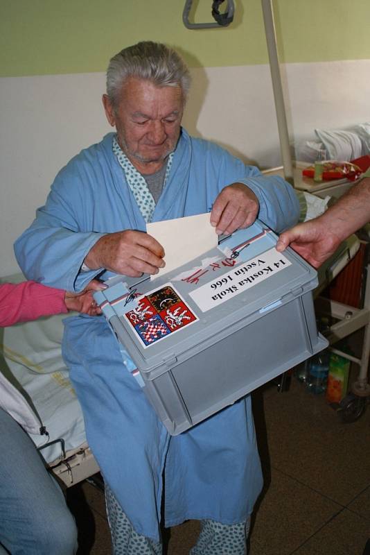 Možnost volit měli i pacienti vsetínské nemocnice.