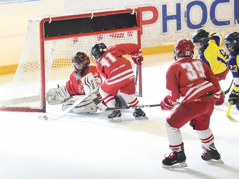 Sobotní Turnaj čtyř mladých 9letých hokejistů (ročník 2012) v Rožnově p. R. ovládli Oceláři z Třince před Berany ze Zlína.