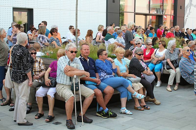 Ve Vsetíně slavnostně otevřeli ve čtvrtek 25. června 2020 nové náměstí Jarmily Šulákové.