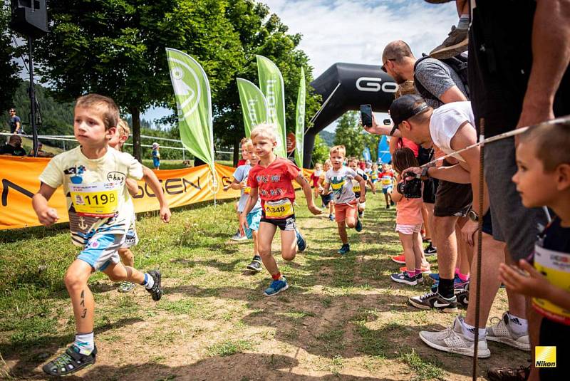 Rekordních 1 100 sportovců se zapojilo do 9. ročníku triatlonového závodu Valachy man, který se konal u vodní nádrže Na Stanoch v Novém Hrozenkově. Foto: Resort Valachy Velké Karlovicec