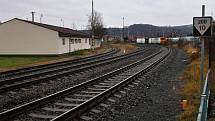 U železničního přejezdu v Hranické ulici ve Valašském Meziříčí srazil 18. listopadu 2021 vlak dva chlapce. Foto z 19. 11. 2021