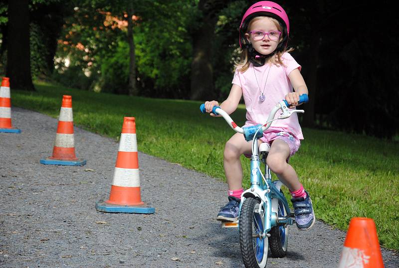 Malí cyklisté předvedli v sobotu 8. června 2019 svou zručnost a rychlost v zámeckém parku v Brankách.