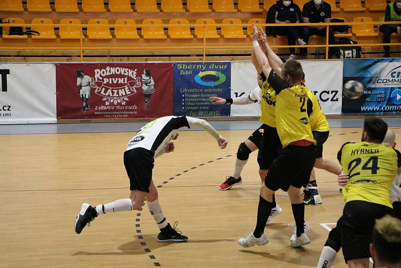 Zubří (ve žlutém) proti Karviné, 4. zápas čtvrtfinále play-off