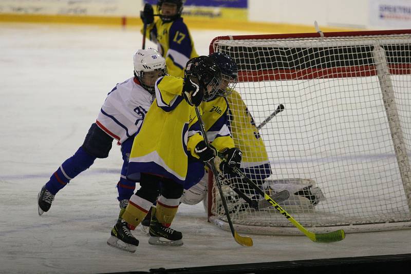 Sobotní Turnaj čtyř mladých 9letých hokejistů (ročník 2012) v Rožnově p. R. ovládli Oceláři z Třince před Berany ze Zlína.