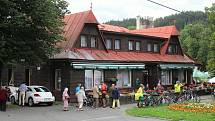 Velké Karlovice se těší velké oblibě turistů. Výjimkou nebyl ani poslední prázdninový týden roku 2020.
